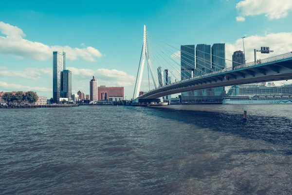 Rotterdam voert als eerste een opkoopbescherming in
