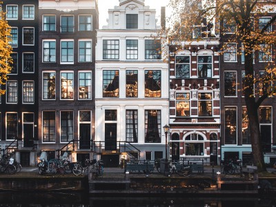Amsterdam wilt stokje steken voor opkopen van huizen